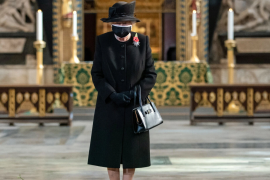 Mbretëresha e Anglisë del me maskë në publik për herë të parë