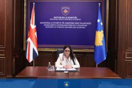 Ministrja e Jashtme e Kosovës akuzon Serbinë për fshehje të trupave shqiptarë