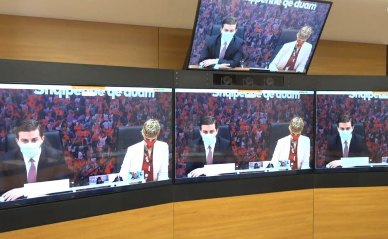 cakaj Cakaj bisedon me emigrantët në Greqi: Kemi lehtësuar procedurat për pashaporta
