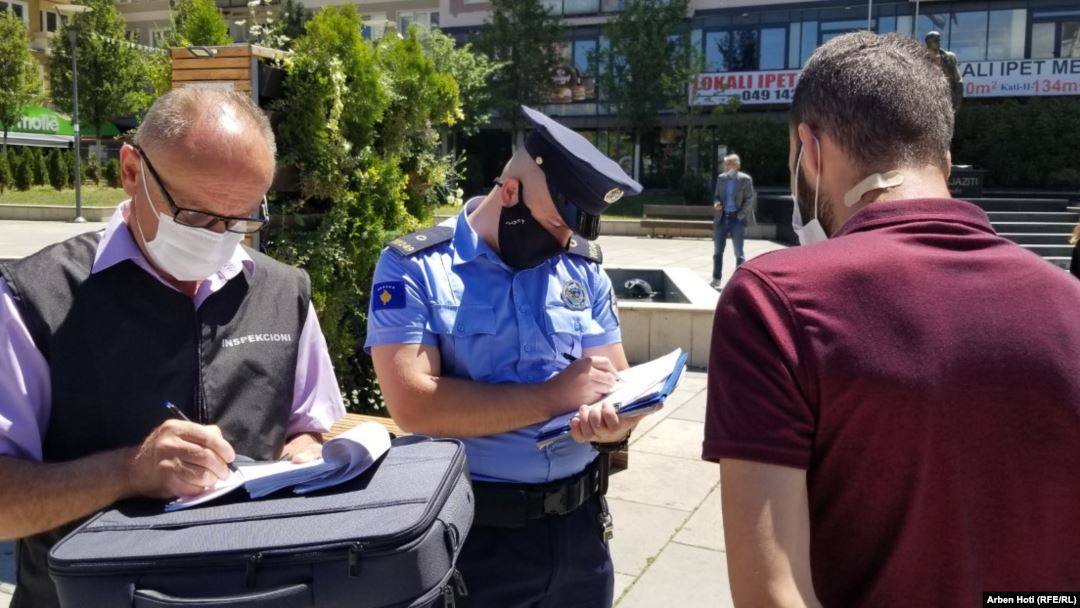 Kosovë, AAK dhe Nisma gjobiten për shkelje të rregullave anti-COVID gjatë fushatës