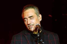 Arrestohet këngëtari grek Sfakianakis, iu gjetën armë e drogë në makinë