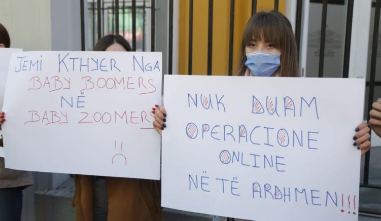 Studentët Rakacollit: Kërkojmë rikthim në auditore, në të kundërt protesta