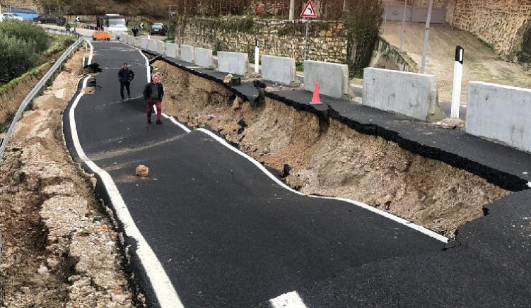 PD akuzon qeverinë për rrugën në Borsh: Pasojë e korrupsionit