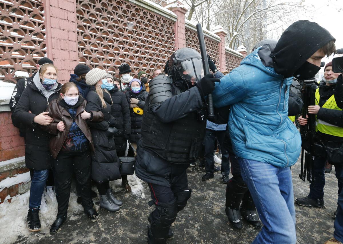 BE dhe SHBA dënojnë arrestimin e mbi 4,500 protestuesve në Rusi