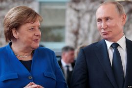 Merkel e Putin, bisedë për prodhimin e përbashkët të vaksinave