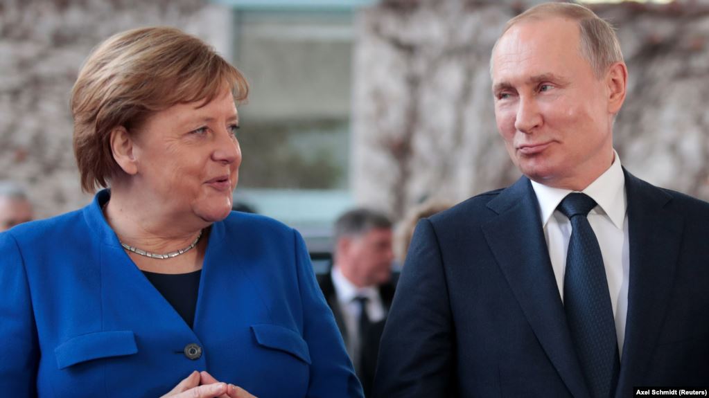 Merkel e Putin, bisedë për prodhimin e përbashkët të vaksinave