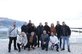 Meta takon një grup gazetarësh në Vlorë
