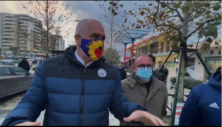 Rama në Vlorë: Reshjet intensive përmbytin edhe Parisin