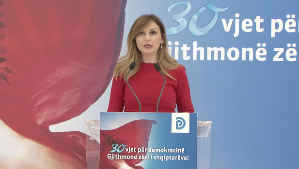 Screen Shot at PM PD i përgjigjet Ballës: Qeveria e kapur nga mafia