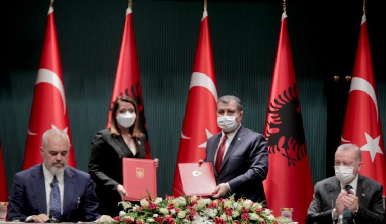 Turqia ofron trajtim falas për 100 pacientë shqiptarë në vit