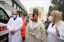 Manastirliu në spitalin e Durrësit: Autoambulancat e reja, premtim i mbajtur