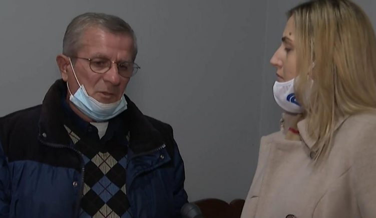 WhatsApp Image at PD denoncon vështirësitë ekonomike të një pensionisti në Tiranë
