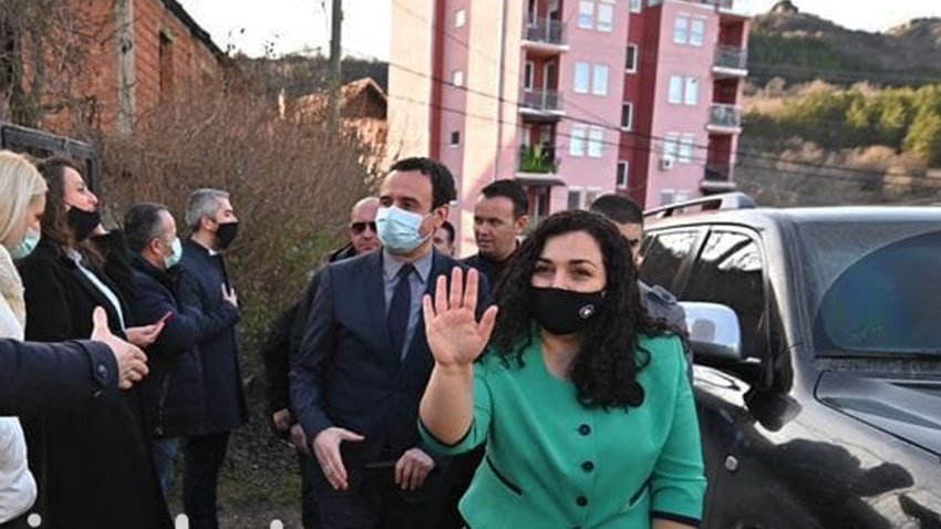 Partitë politike në Kosovë kritikojnë Kurtin dhe Osmanin për vizitën në Mitrovicë