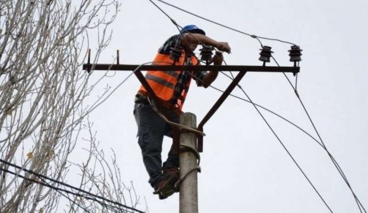 Ndërprerje energjie elektrike në disa zona prej motit të keq