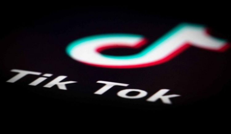 Italia urdhëron TikTok të bllokojë përdoruesit të cilëve nuk u dihet mosha