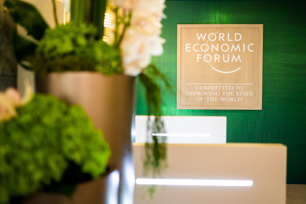 Udhëheqësit në Forumin e Davosit nxisin ndryshime rrënjësore globale