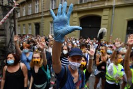 Hungari, protesta kundër masave kufizuese anti-Covid
