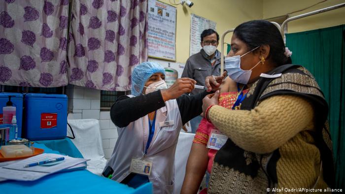India miraton vaksinën e dytë, indianen COVAXIN