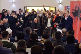 Gjobat nuk ndalojnë partitë në Kosovë të shkelin kufizimet anti-Covid