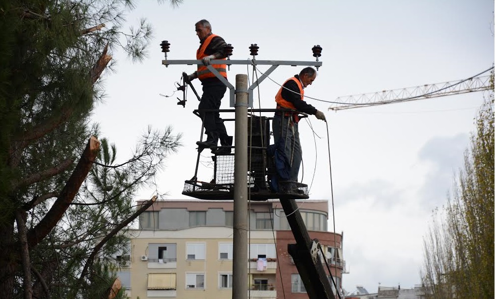 Ndërprerje energjie në Durrës si pasojë e përmbytjes