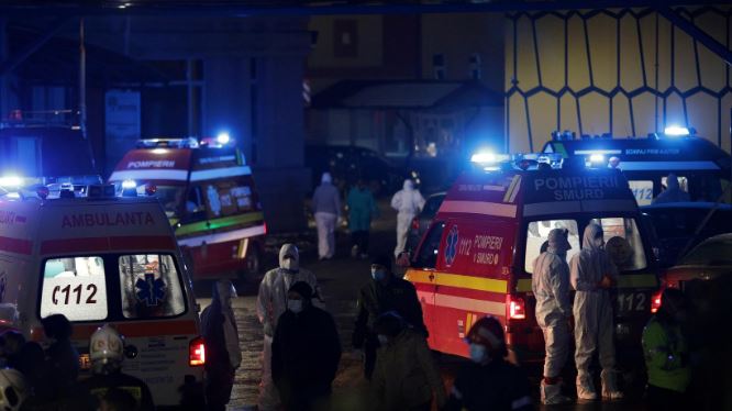4 pacientë humbën jetën në Bukuresht, bie zjarr në spitalin Covid