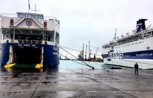 vlore port x Pezullohet lundrimi i mjeteve të vogla dhe të peshkimit në Vlorë