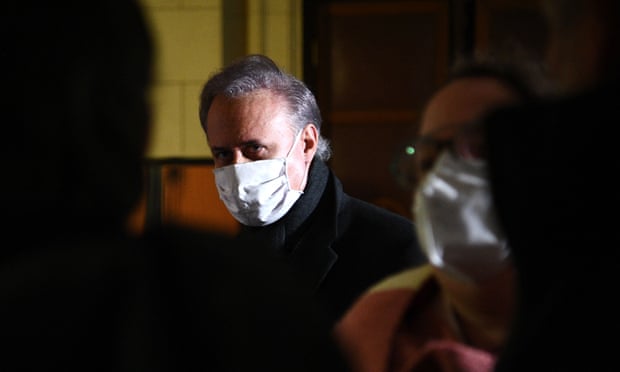 Një ish-ministër francez dënohet me burg për dhunë seksuale