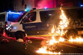 Spanjë, shpërthen dhuna në protestat për arrestimin e reperit Pablo Hasel
