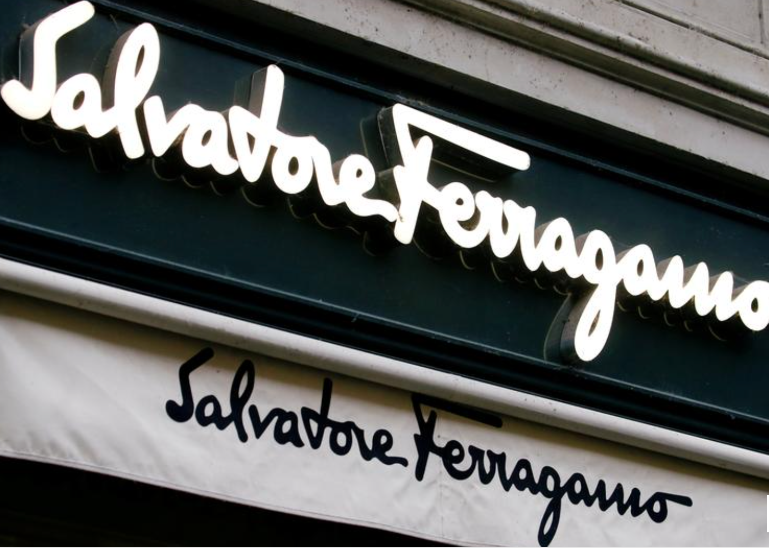 Amazon dhe Ferragamo padisin 7 kompani për produkte fallso