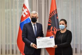 Sllovakia i dhuron Shqipërisë 30 mijë euro për spitalet Covid