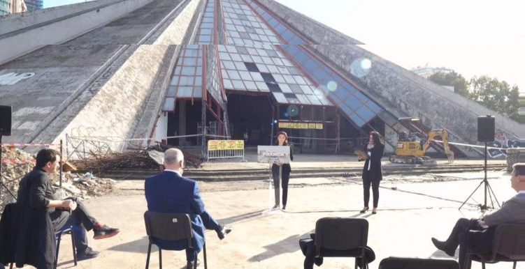 Kim e quan Piramidën e Tiranës ‘investim cinik të diktaturës’