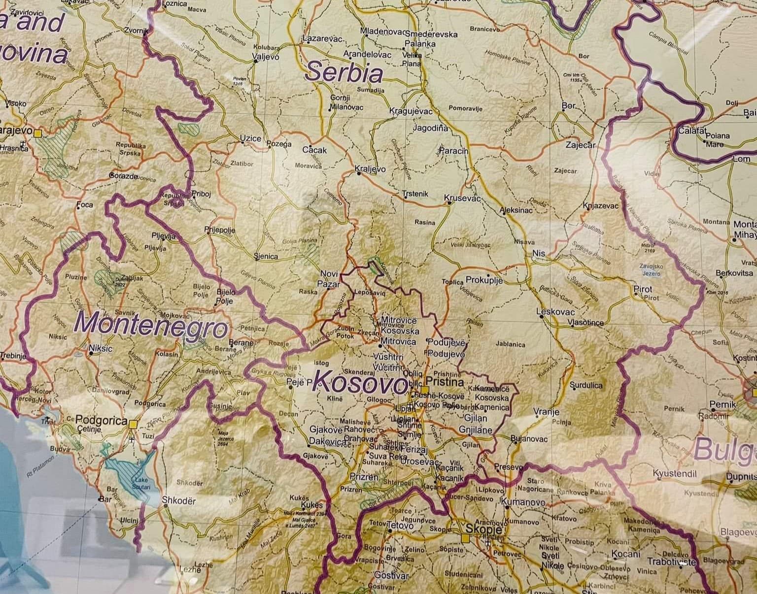 Lajçak poston hartën e Ballkanit, ndez debate mes Kosovës dhe Serbisë