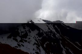 Alpinistët e bllokuar në mal ndihmohen nga policia