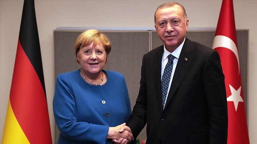 Merkel dhe Erdogan bisedojnë për krizën në Mesdhe