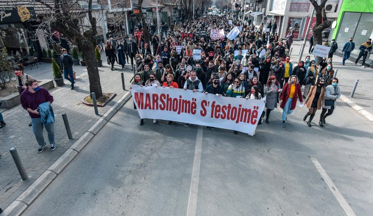 Prishtina marshon “kundër patriarkatit që vret” në ditën ndërkombëtare të gruas