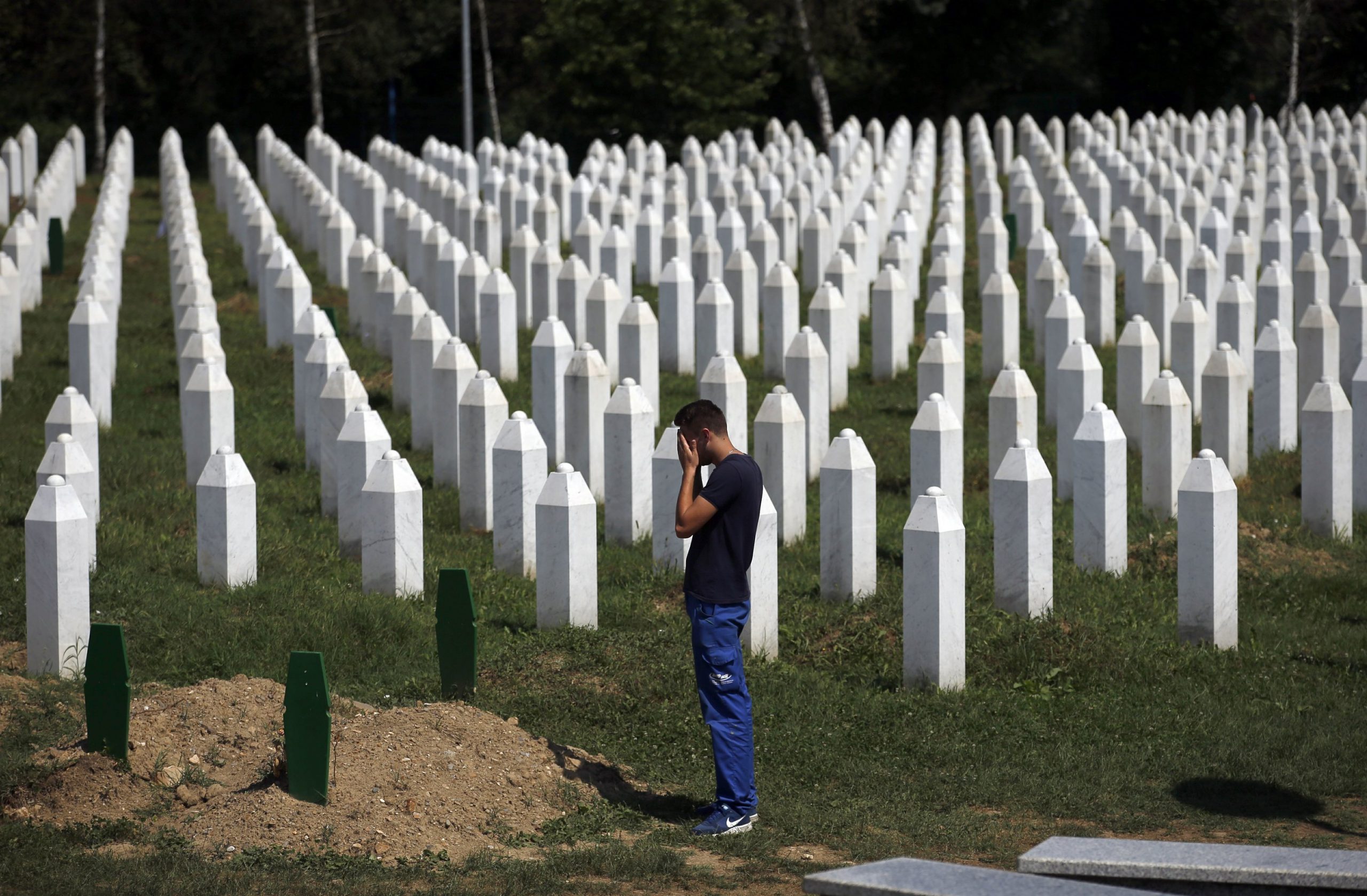 Qeveria malazeze mban qëndrim mbi gjenocidin e Srebrenicës pas thirrjeve të SHBA-së dhe BE-së