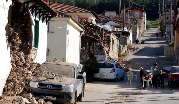Rreth 900 shtëpi të pabanueshme pas tërmetit në Greqi