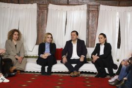 Kryemadhi prezanton kandidatët në Gjirokastër