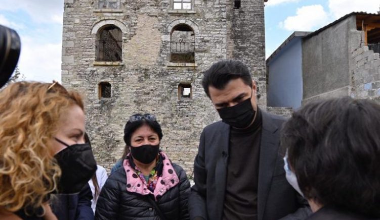 basha Basha premton restaurimin e banesës së Musine Kokalarit në Gjirokastër