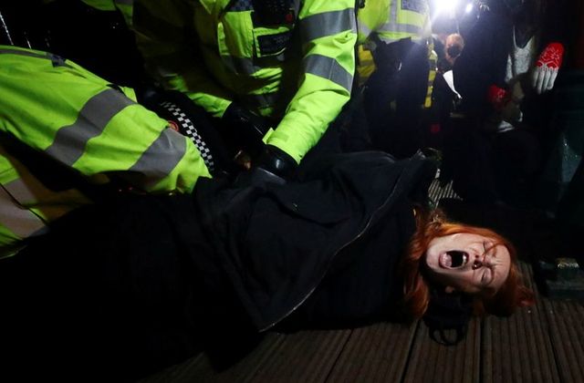 Protesta në Londër pasi polici u akuzua për vrasjen e një gruaje
