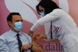 PDK kritikon Kurtin sepse po vaksinohet i pari në Kosovë