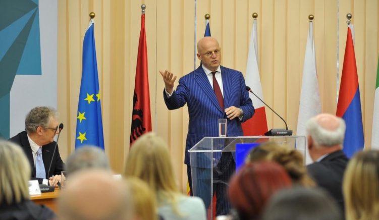 Hollanda: Pavarësisht problemeve, Shqipëria përmbush kushtet për lëvizjen pa viza në BE