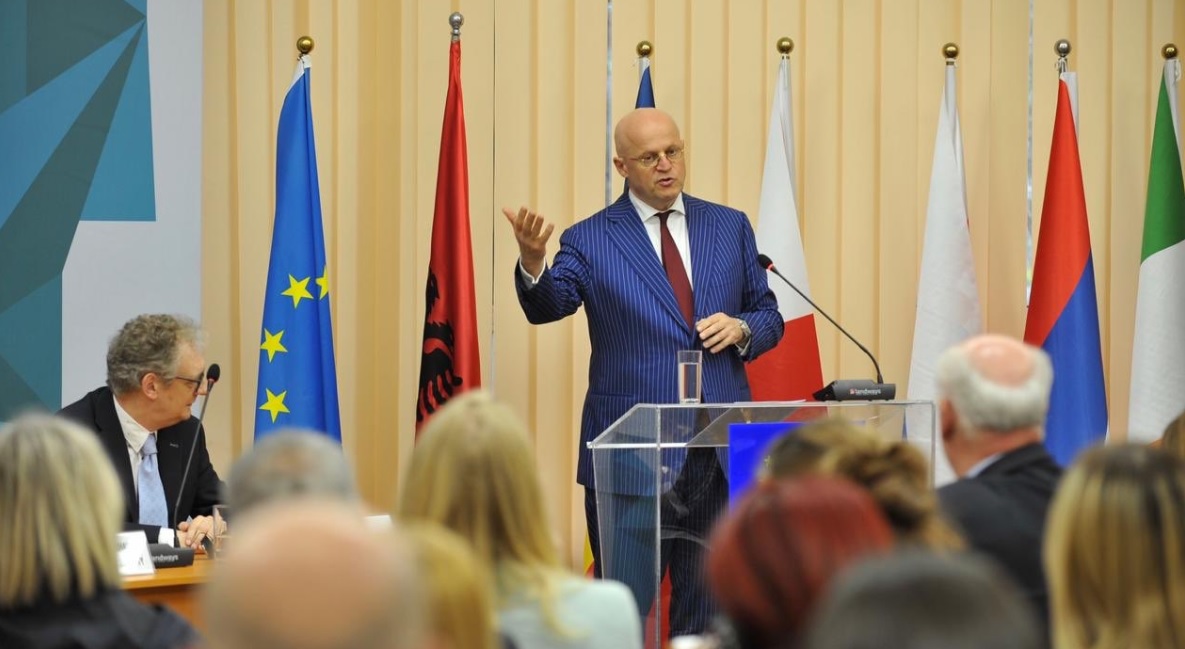 Hollanda: Pavarësisht problemeve, Shqipëria përmbush kushtet për lëvizjen pa viza në BE
