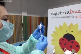 Shqipëria do të vaksinojë 500 mjekë dhe infermierë kosovar