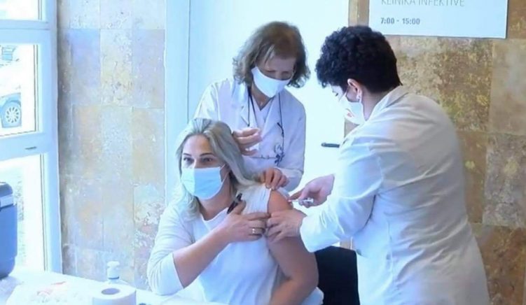 Të mërkurën nis vaksinimi i farmacistëve në Tiranë