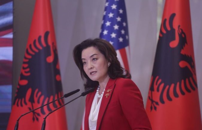 Ambasadorja Kim: Nuk kemi një numër të saktë të afganëve që do të strehohen në Shqipëri