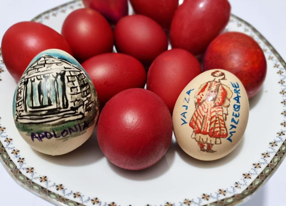 Politikanët shqiptarë urojnë besimtarët katolikë për Pashkët