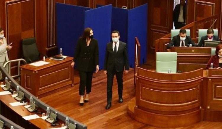 Kurti prezanton zyrtarisht Adelina Grainica-n si deputeten më të re të LVV