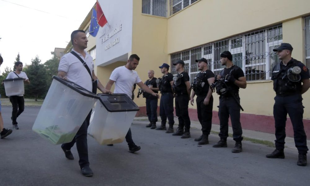 Policia e Shtetit vendos 5 200 policë pranë qendrave të votimit