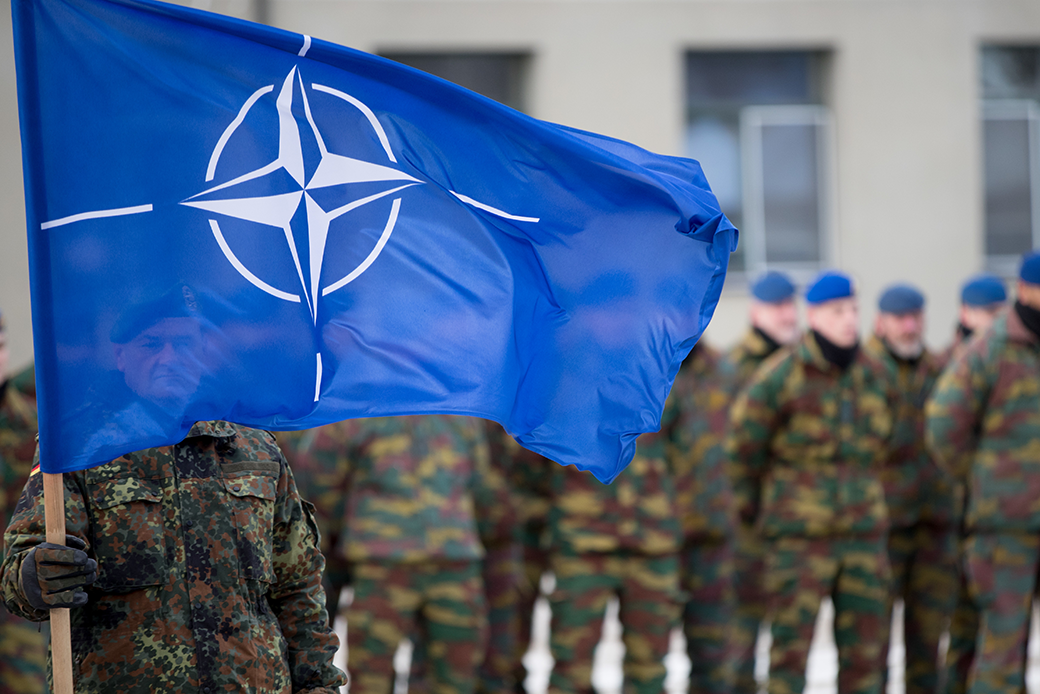 NATO dëbon tëtë anëtarë të misionit rus